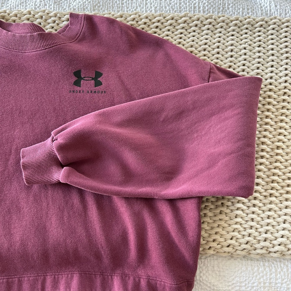 Women’s cropped under armor sweatshirt